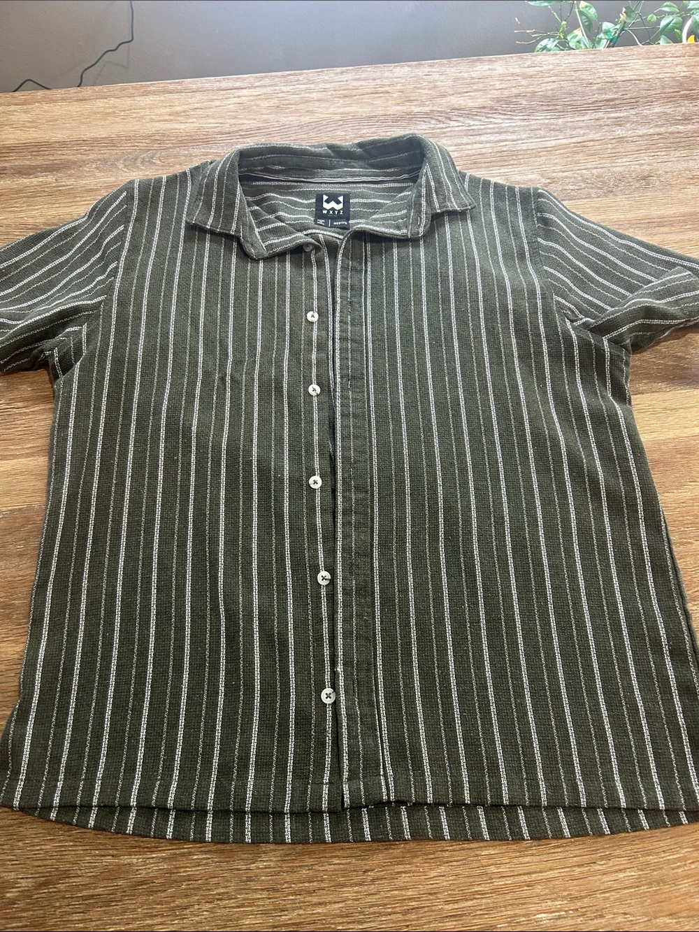 Men's Olive Green Stripe Short Sleeve Button-Down Shirt by WXYZ size medium